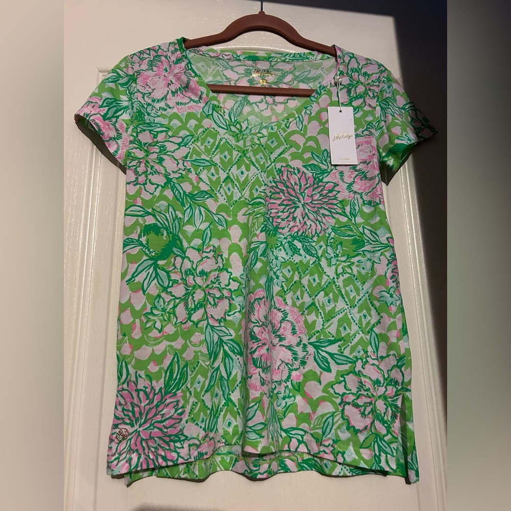 NWT Lilly Pulitzer Meredith V Neck Tee Fauna Green Lime Feeling Good